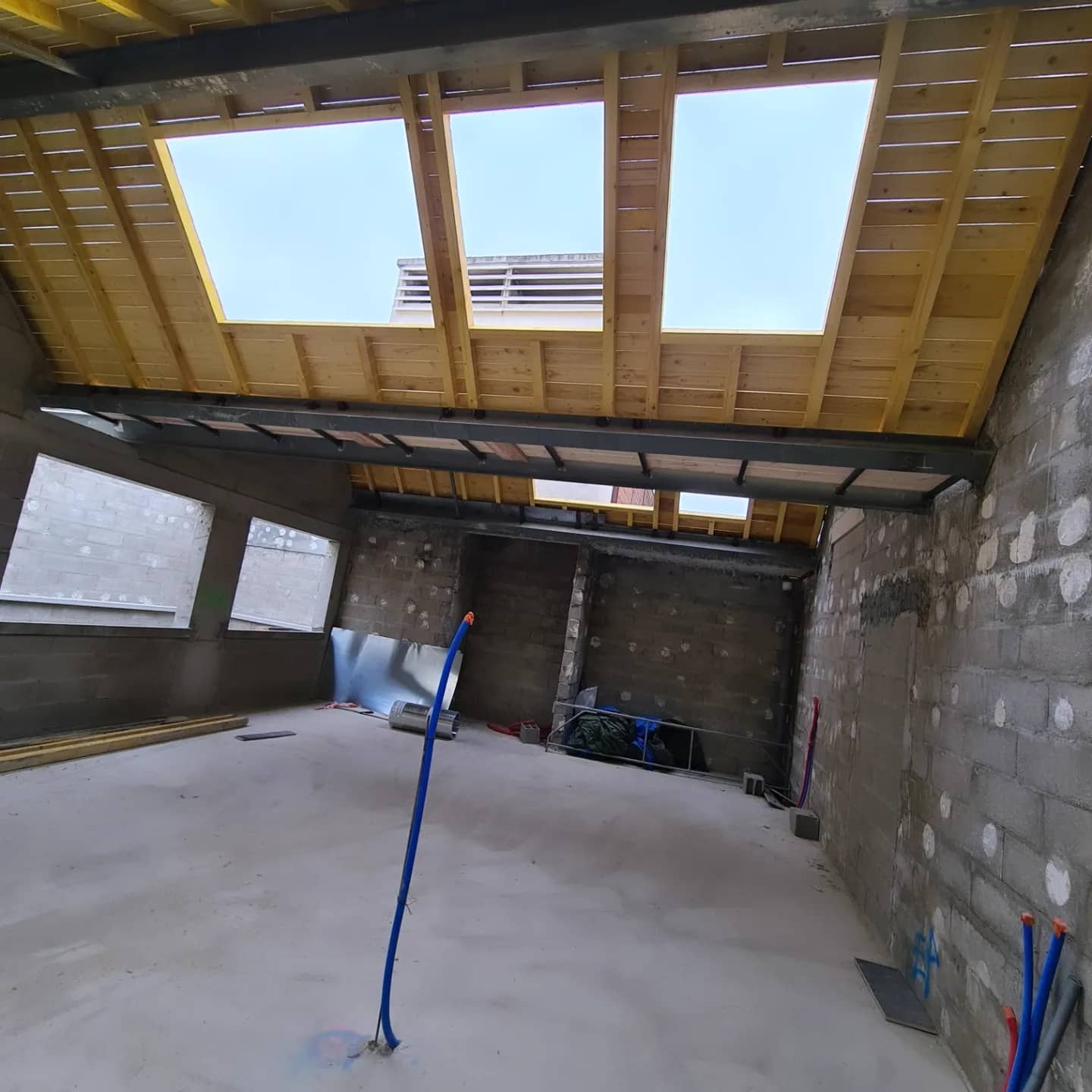 Chantier de toiture en cours à Montfermeil 93