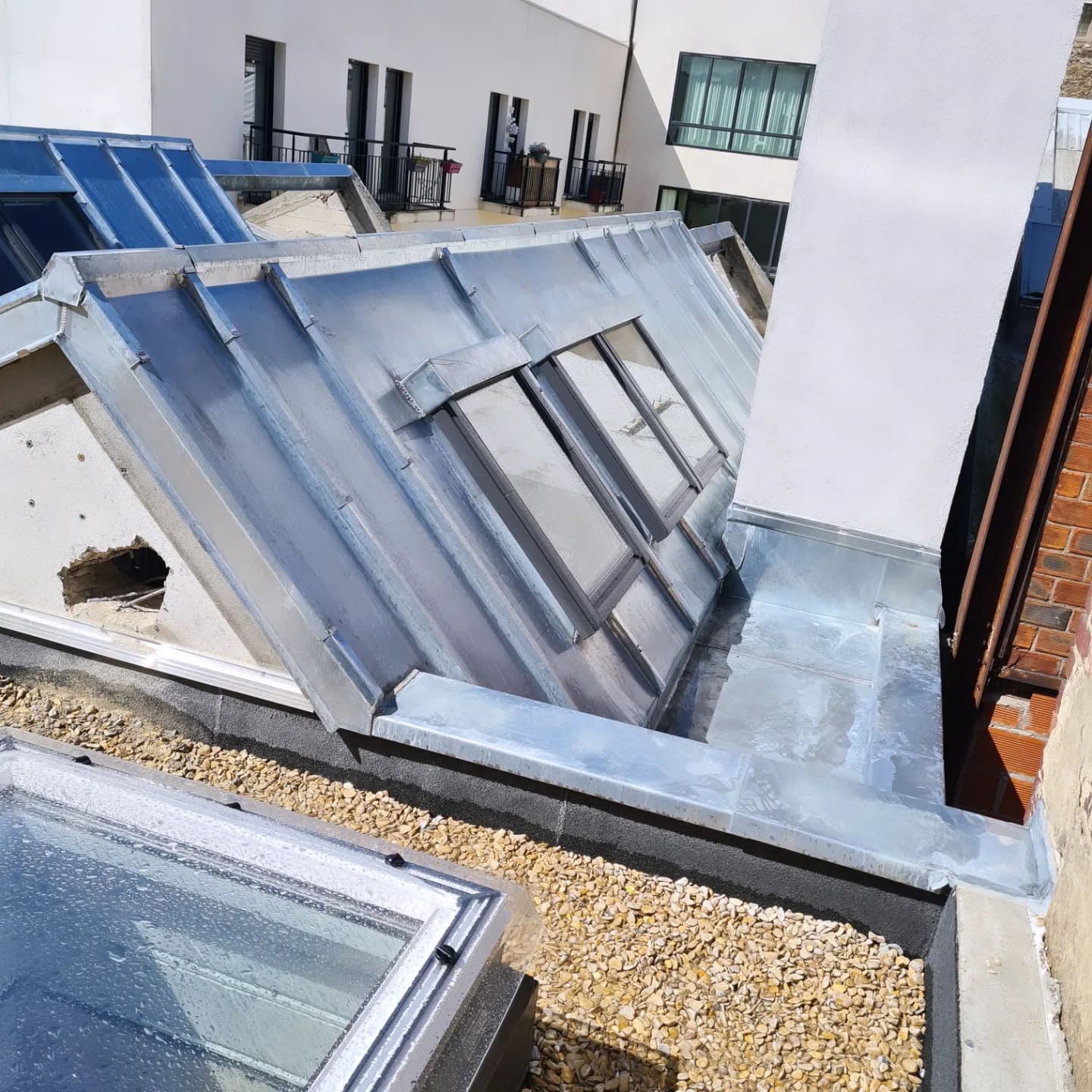 Étanchéité zinc et fenêtre de toit Paris - NR Couverture